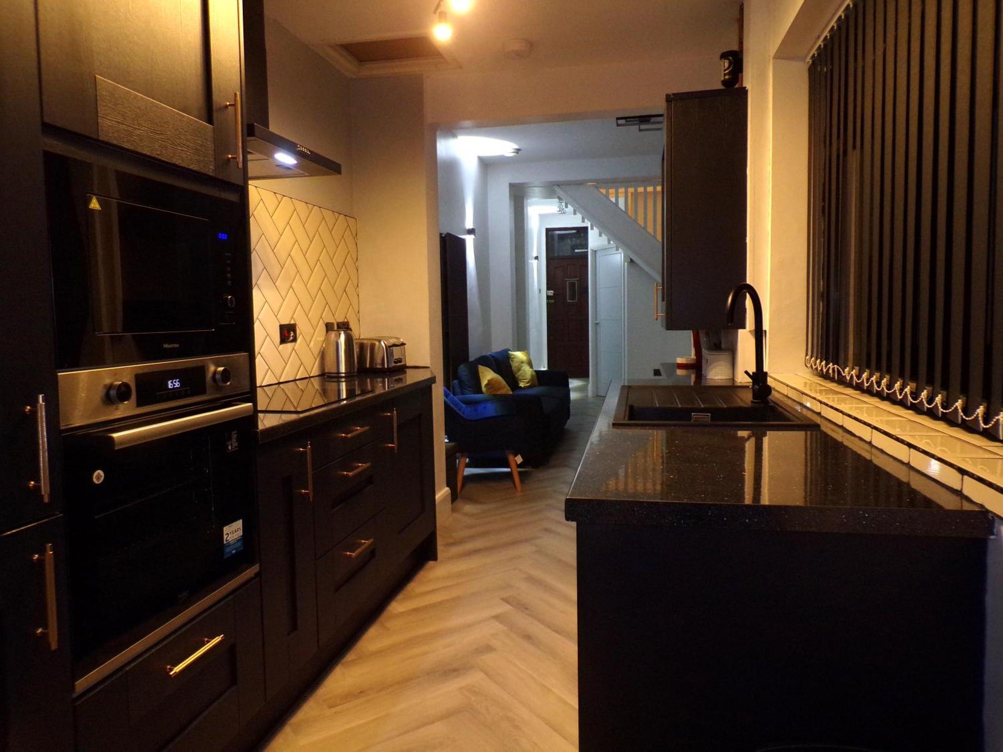 Hazelhurst House - 4 Bedrooms 2 Bathrooms Stoke-on-Trent Exterior photo