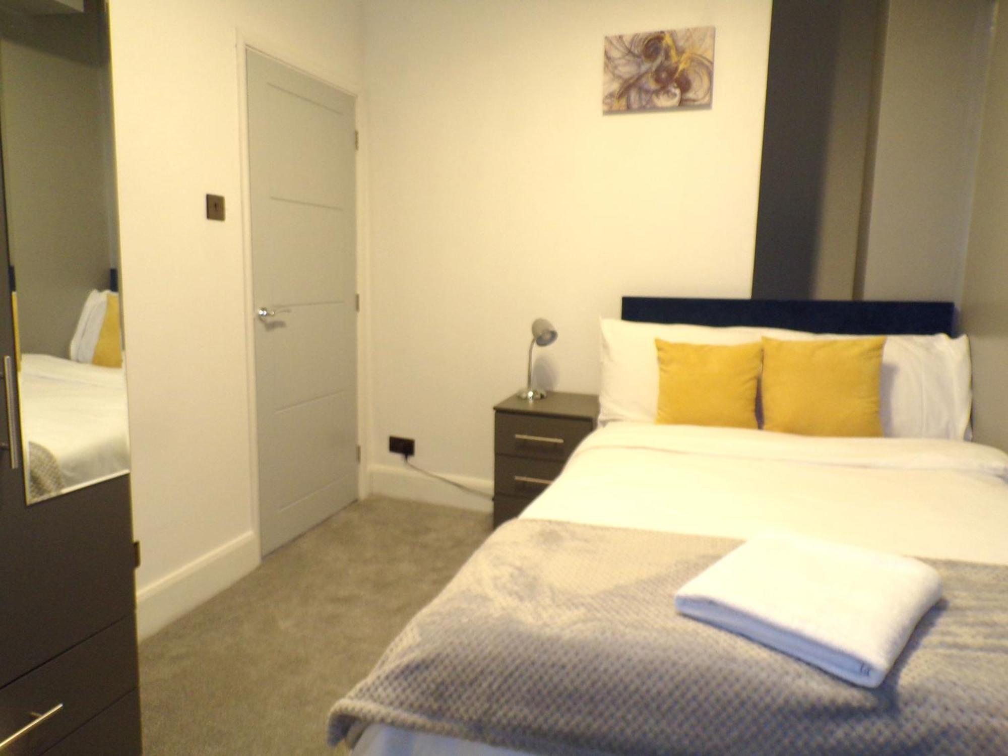 Hazelhurst House - 4 Bedrooms 2 Bathrooms Stoke-on-Trent Exterior photo