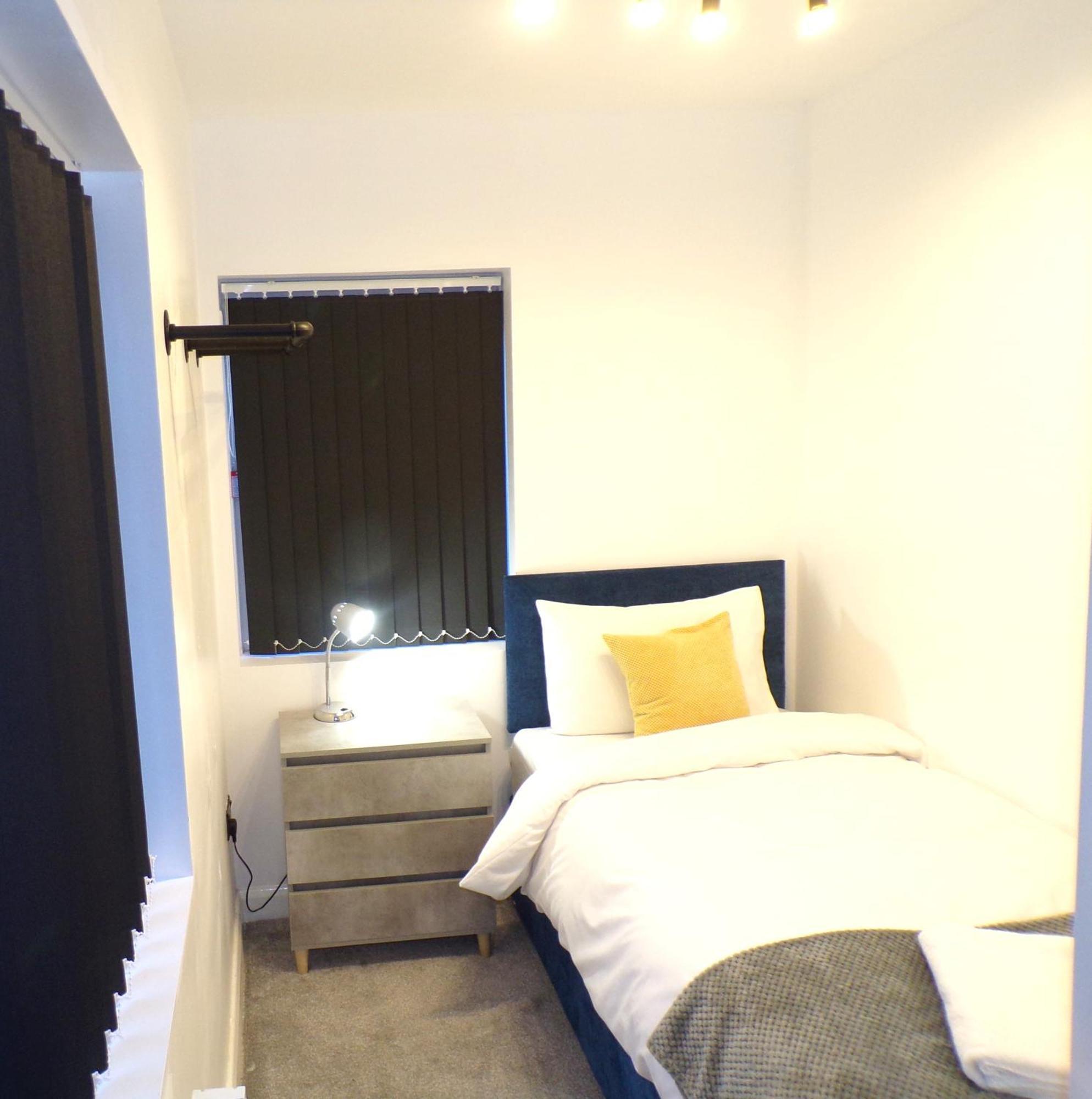 Hazelhurst House - 4 Bedrooms 2 Bathrooms Stoke-on-Trent Exterior photo