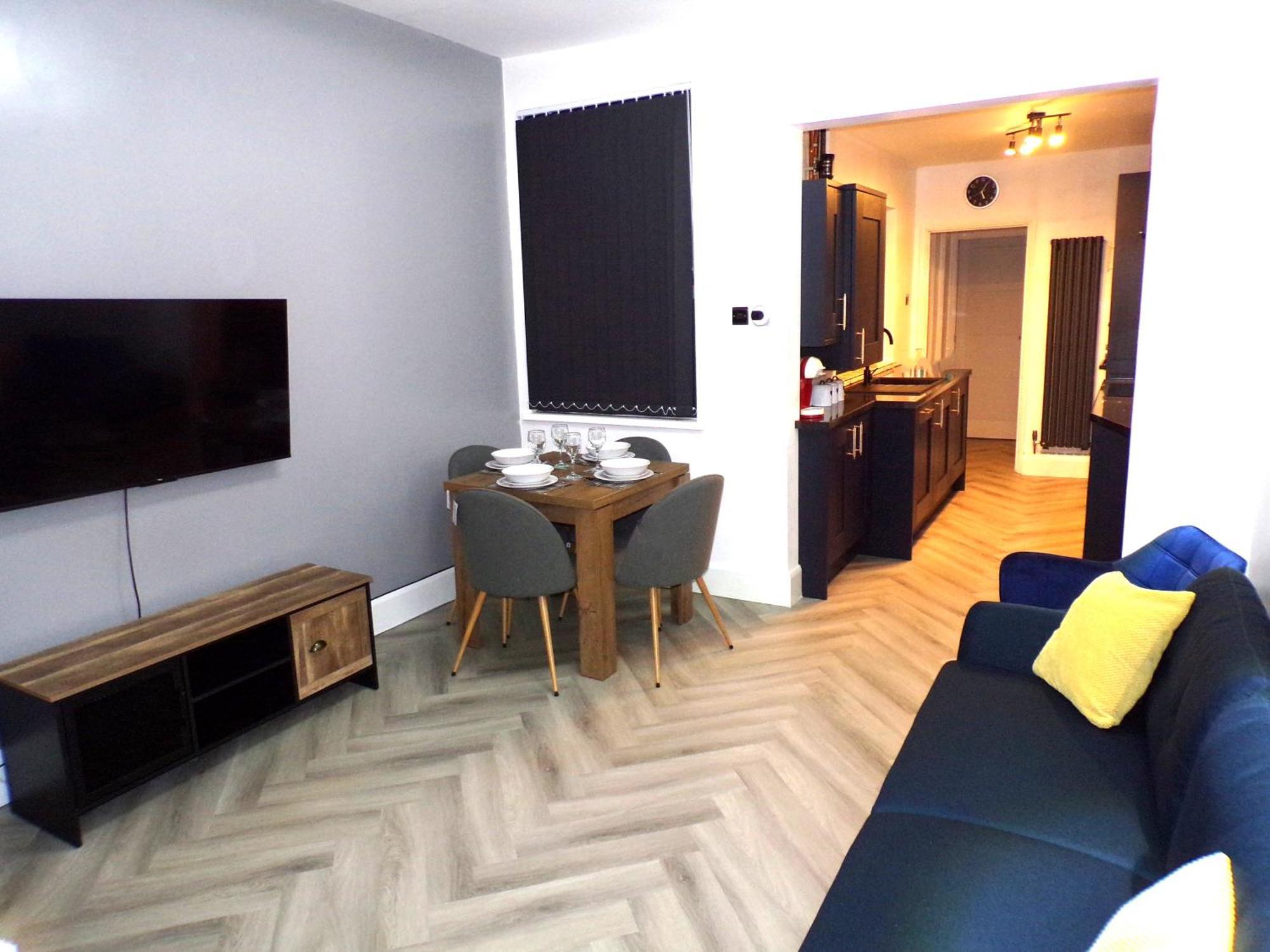 Hazelhurst House - 4 Bedrooms 2 Bathrooms Stoke-on-Trent Exterior photo